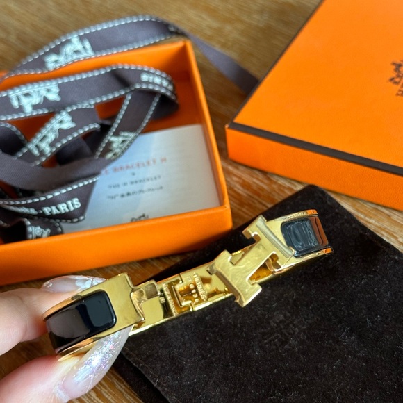 (SOLD) Hermes clic H Gold-plated bracelet - Picture 7 of 9